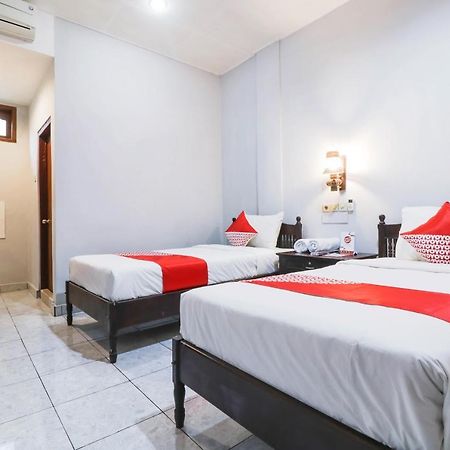 Oyo 2411 Taman Mekar Beach Inn 2 Кута Экстерьер фото