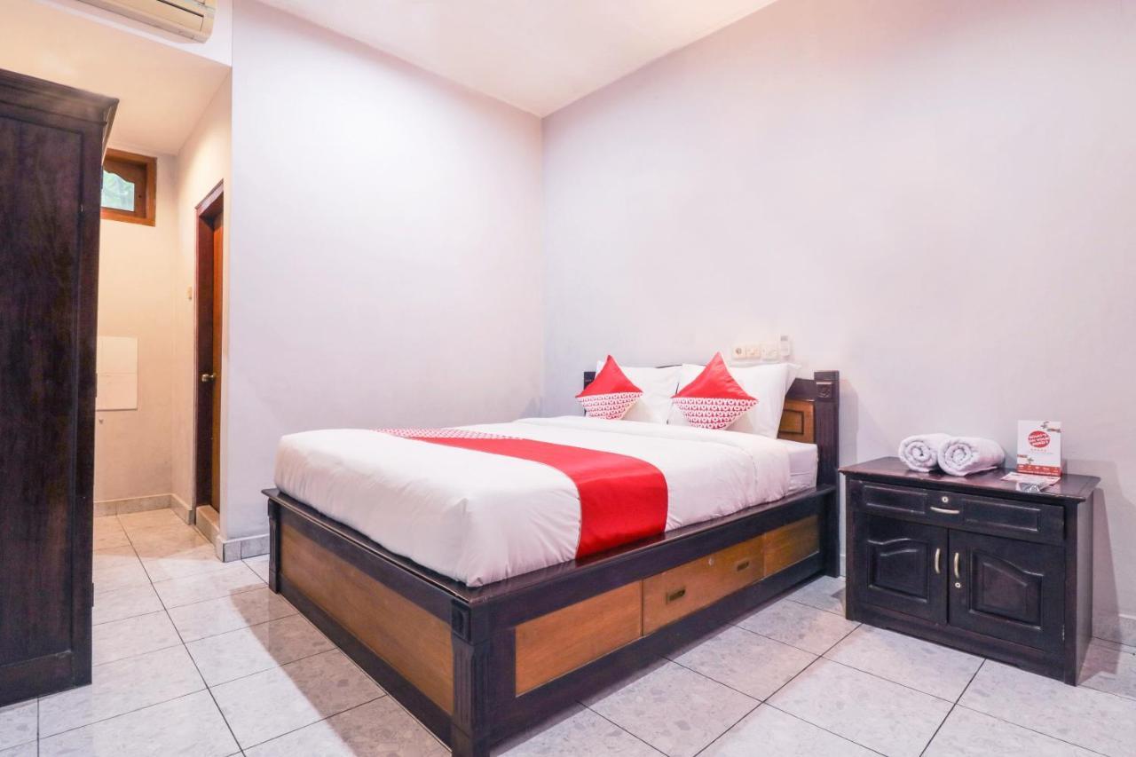 Oyo 2411 Taman Mekar Beach Inn 2 Кута Экстерьер фото
