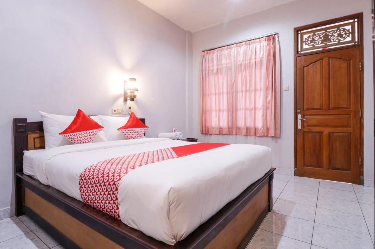 Oyo 2411 Taman Mekar Beach Inn 2 Кута Экстерьер фото