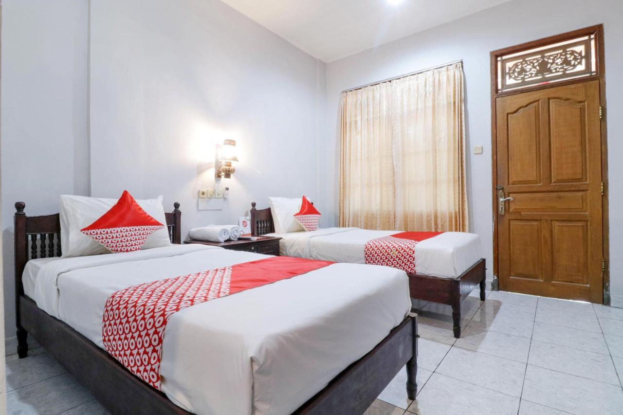 Oyo 2411 Taman Mekar Beach Inn 2 Кута Экстерьер фото
