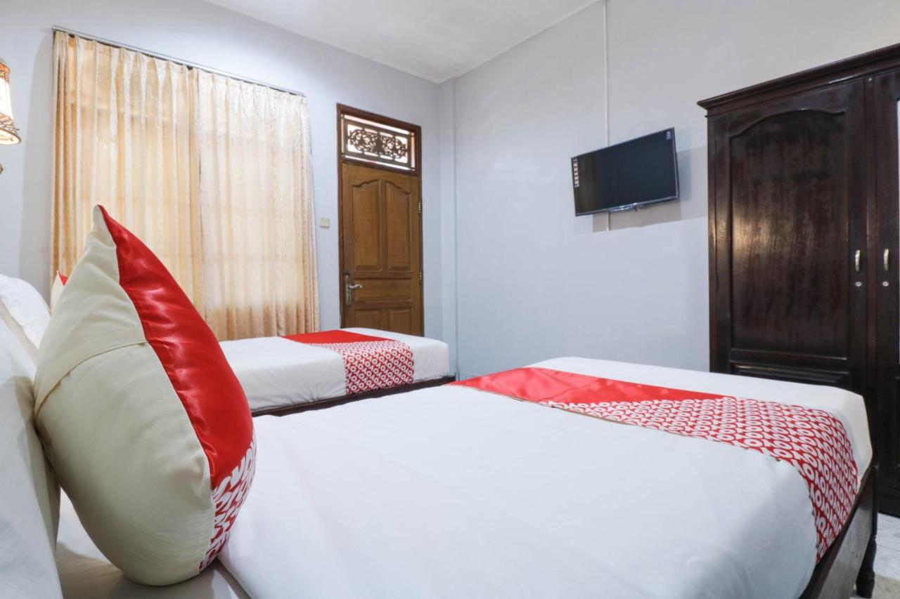 Oyo 2411 Taman Mekar Beach Inn 2 Кута Экстерьер фото